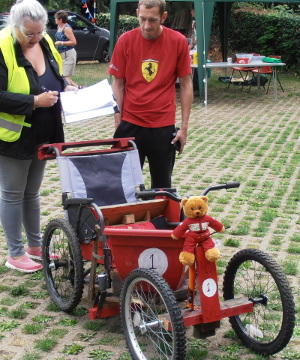 Warnes' Wacky Wagon arrives